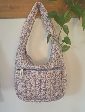 Amazon Essentials X Sofia Quilted Floral Shoulder Bag in Lavender and Pale Pink
